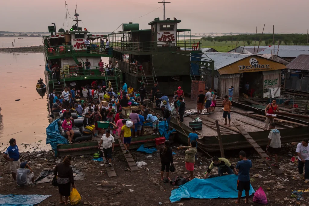 Iquitos, Peruvian Amazon, fishing port. Commercial fishing fleet. Photographer: Diego Pérez © WCS